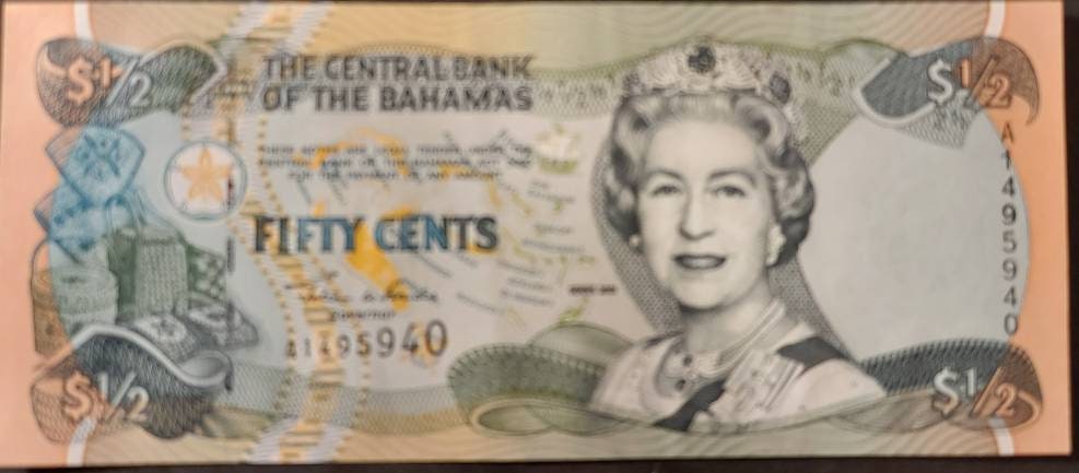 BAHAMAS 1/2 Dollar, P-68; UNCIRCULATED, 2001; Queen Elizabeth II