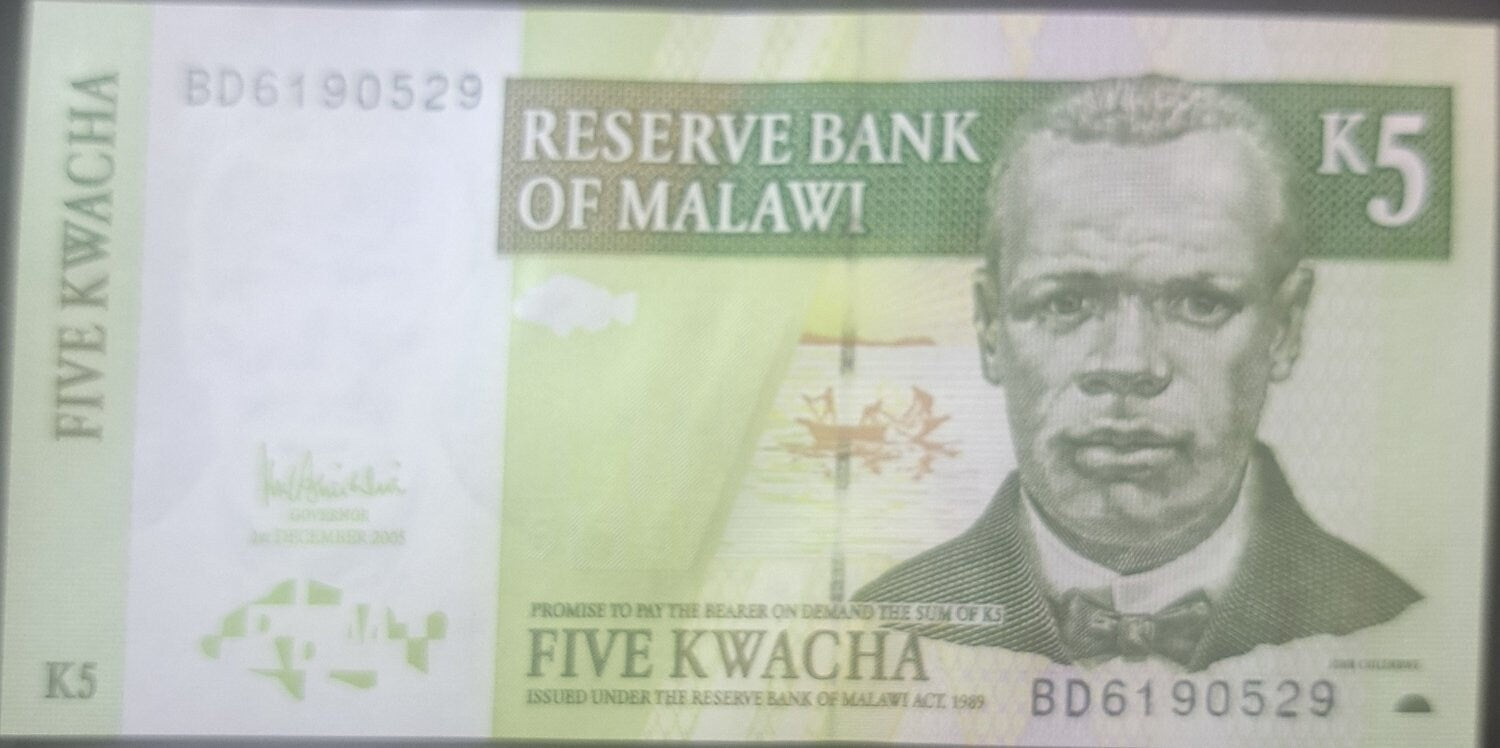 MALAWI 5 Kwacha Banknote; P-36c; UNCIRCULATED; 2005; features villagers working