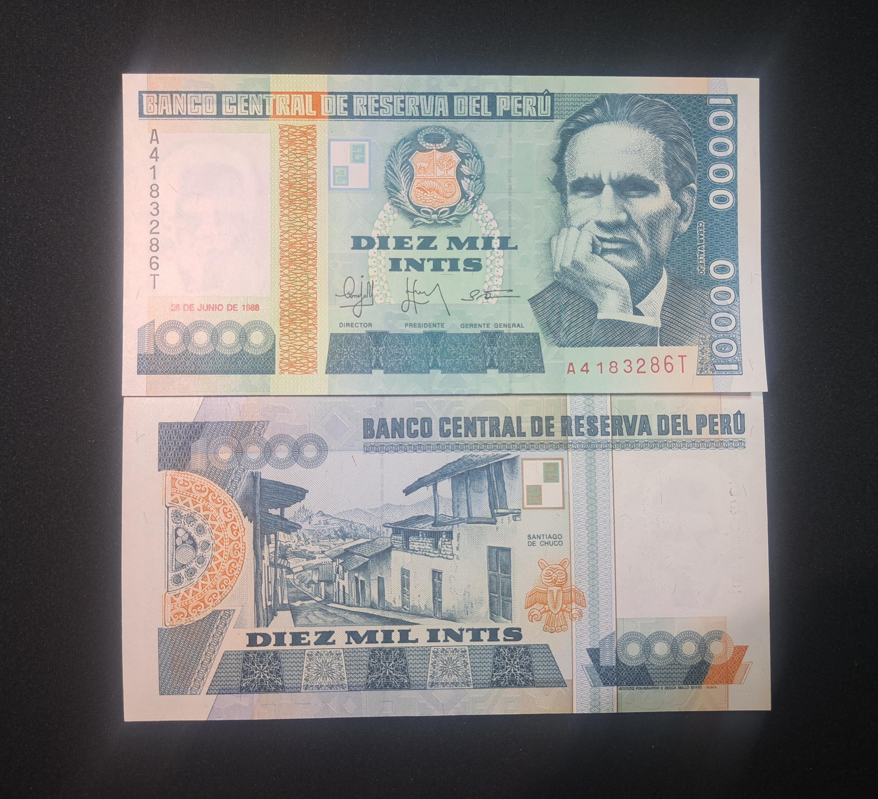 PERU 10000 Intis, P-140, UNCIRCULATED, 1988; Santiago de Chuco street scene