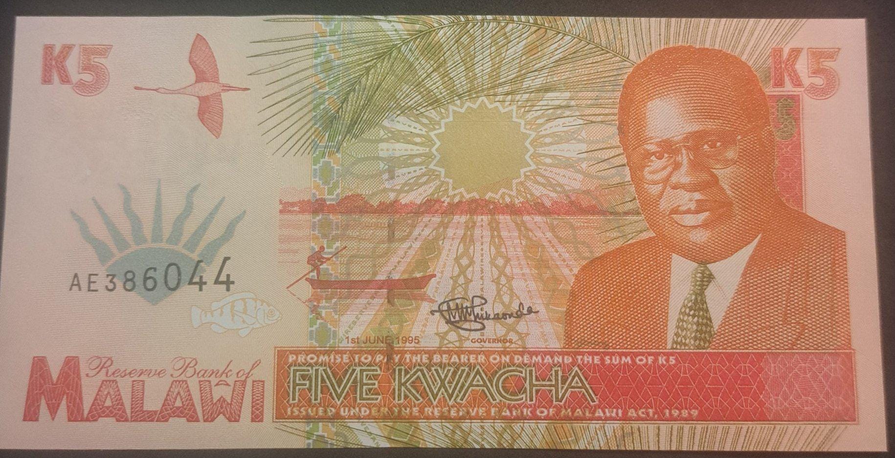 MALAWI 5 Kwacha, P-30; UNCIRCULATED, 1995; features Zebras
