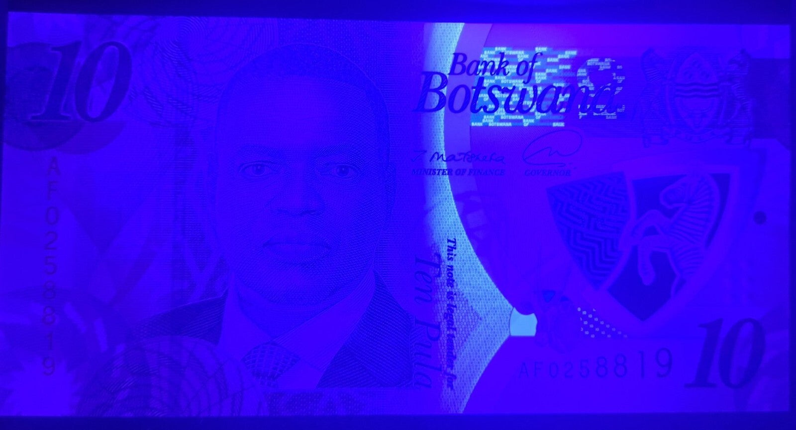 BOTSWANA 10 Pula, B-130b, UNCIRCULATED; 2020, features a Coat of Arms with Zebra