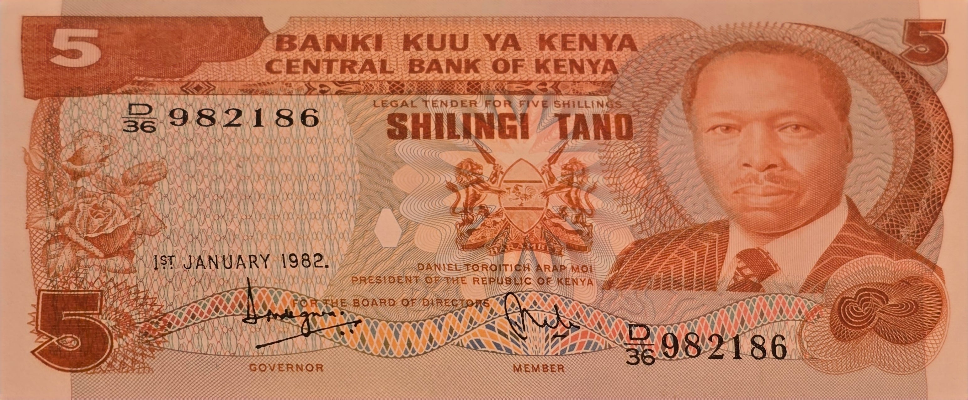 KENYA 5 Shillings, P-19b, UNCIRCULATED, 1982; features President Daniel arap Moi