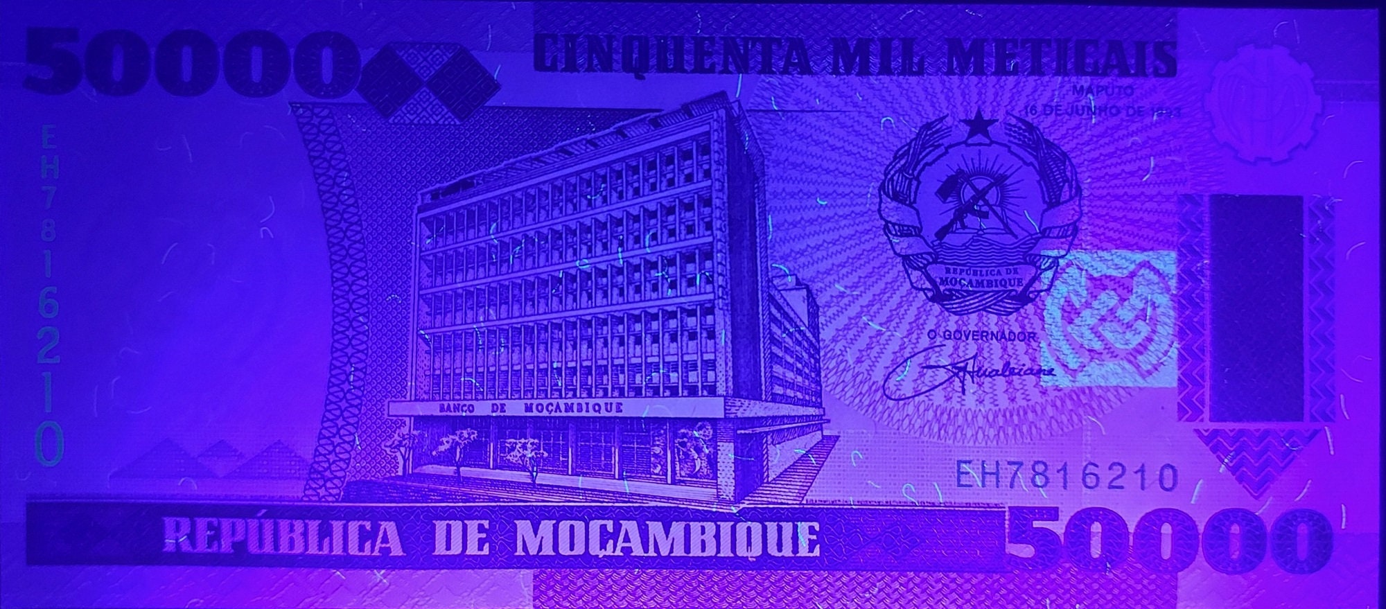 MOZAMBIQUE 50000 Meticais Banknote; P -138; UNCIRCULATED; 1993; Hydroelectric Dam
