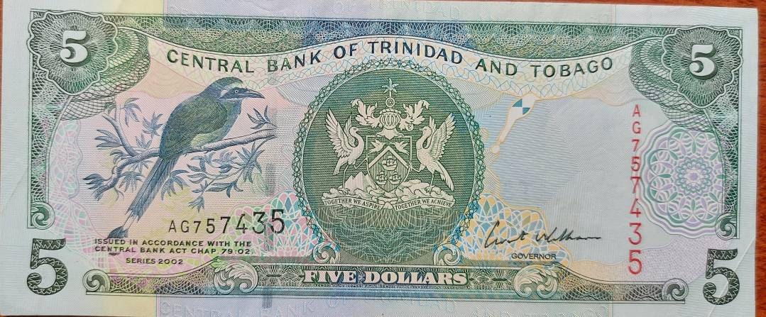 TRINIDAD & TOBAGGO 5 Dollars Banknote; P -42b, UNCIRCULATED from 2002; Featuring Blue Crowned Motmot