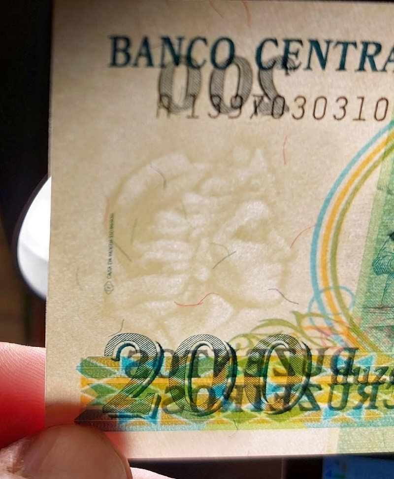 BRAZIL 200 Cruzeiros ; P-229; Uncirculated from 1990; features an Oil Painting