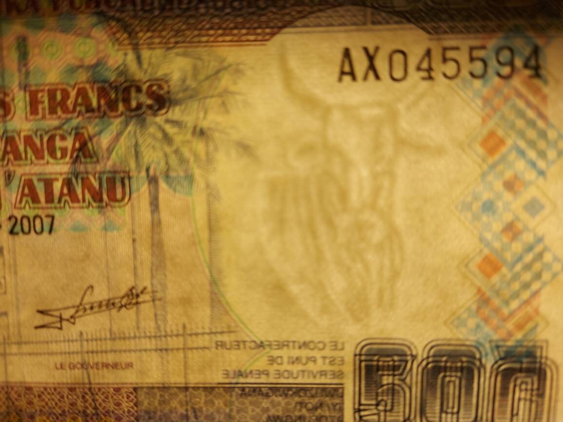 BURUNDI 500 Francs; P - 38d, UNCIRCULATED, 2007 Issue features a Native Painting - Very Colorful