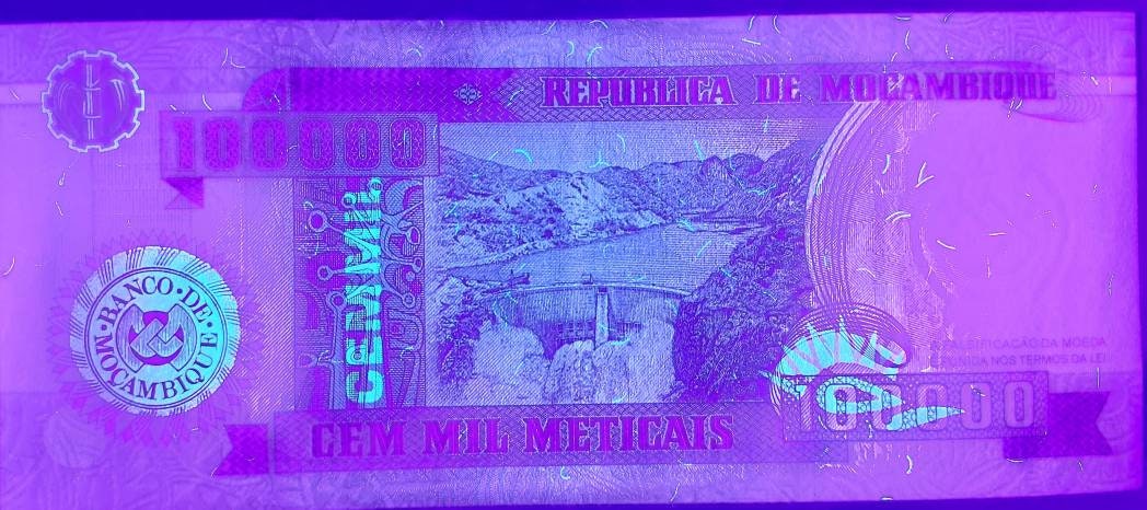 MOZAMBIQUE 100000 Meticais; P139; UNCIRCULATED; 1993; Hydroelectric Dam