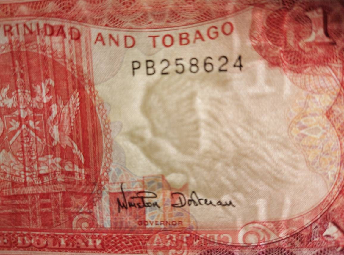 TRINIDAD & TOBAGGO 1 Dollar Banknote; P -36d, UNCIRCULATED from 1985; Featuring Scarlet Ibis