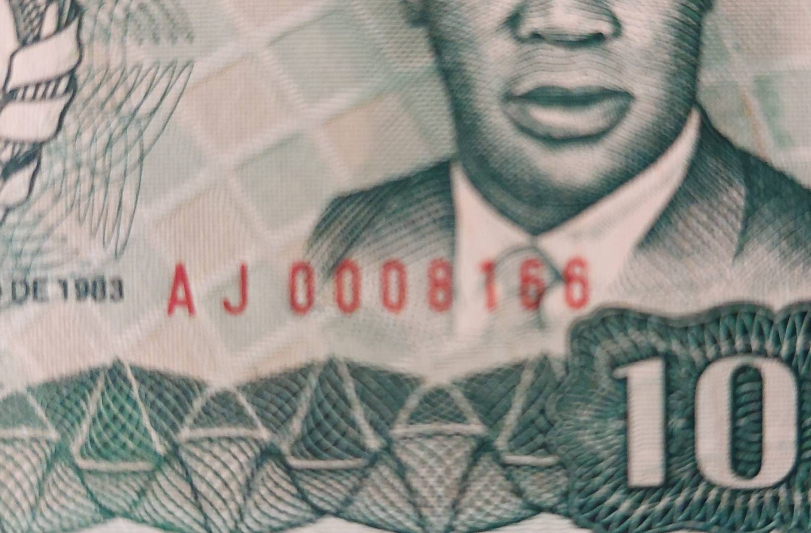 MOZAMBIQUE 100 Meticais Banknote; P -130a; UNCIRCULATED; 1983; LOW Serial Numbers