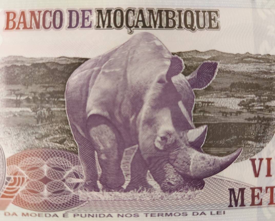 MOZAMBIQUE 20 Meticais Banknote; P -149a; Crisp UNCIRCULATED; 2011; POLYMER; Features a Rhinoceros