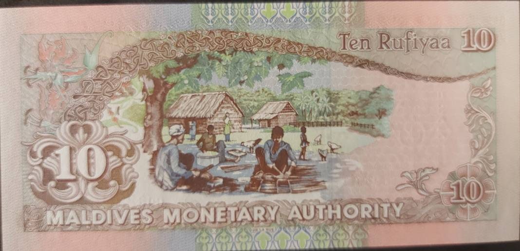 MALDIVES 10 Rufiyaa, P-19b, UNCIRCULATED, 1998; featuring a Dhows and villagers working