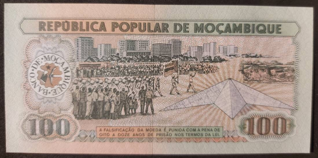 MOZAMBIQUE 100 Meticais Banknote; P -130a; UNCIRCULATED; 1983; LOW Serial Numbers