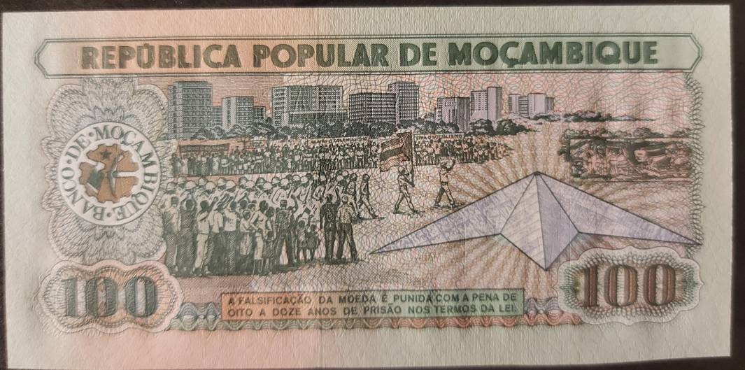 MOZAMBIQUE 100 Meticais Banknote; P -130c; UNCIRCULATED; 1989; First AA Prefix issues