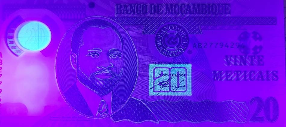 MOZAMBIQUE 20 Meticais Banknote; P -149a; Crisp UNCIRCULATED; 2011; POLYMER; Features a Rhinoceros