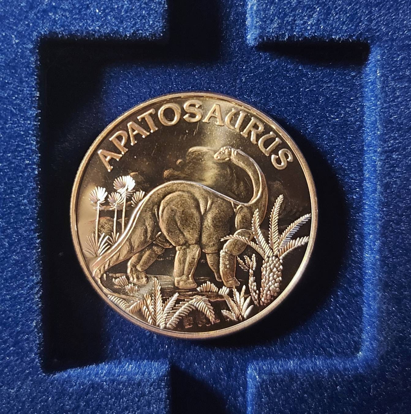 APATOSAURUS in 1 Oz. COPPER Collector Rounds; in 2x2 Holder ~ 1 OZ Pure .999 Copper