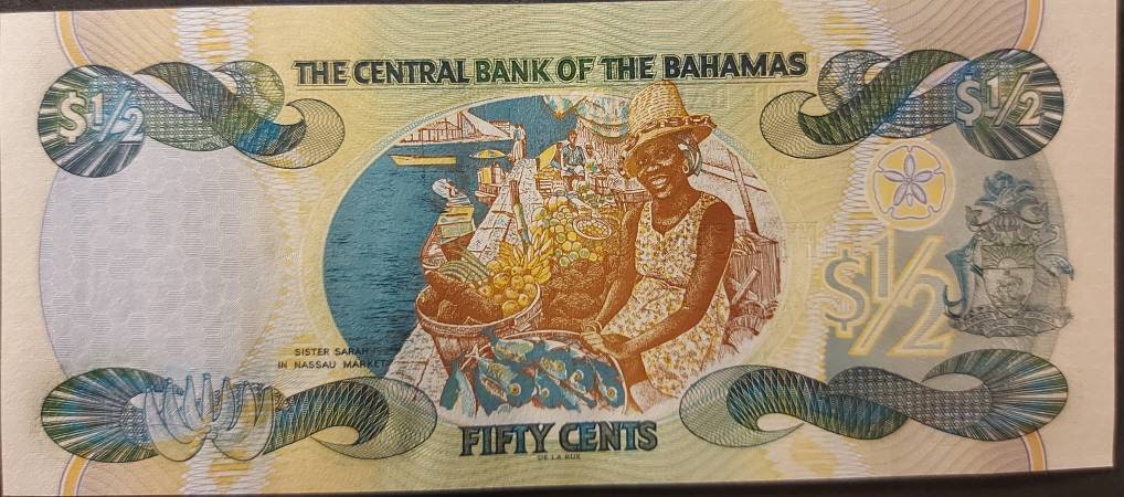 BAHAMAS 1/2 Dollar, P-68; UNCIRCULATED, 2001; Queen Elizabeth II