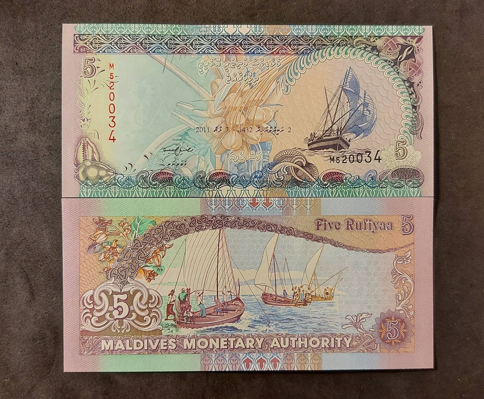 MALDIVES 5 Rufiyaa, P-18e; UNCIRCULATED, 2011; featuring Dhows; Beautiful colors; UV