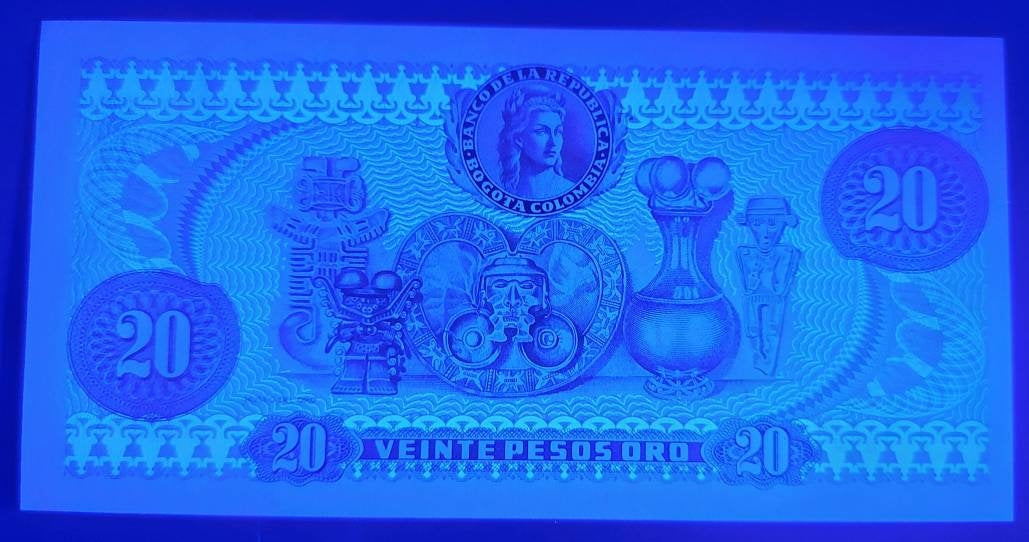 COLOMBIA 20 Peso Oro Banknote; P-409d; UNCIRCULATED from 1982; features Gold trinkets