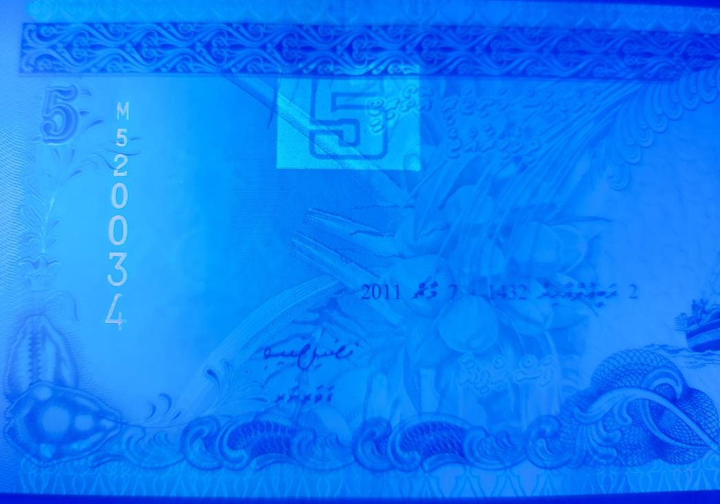 MALDIVES 5 Rufiyaa, P-18e; UNCIRCULATED, 2011; featuring Dhows; Beautiful colors; UV