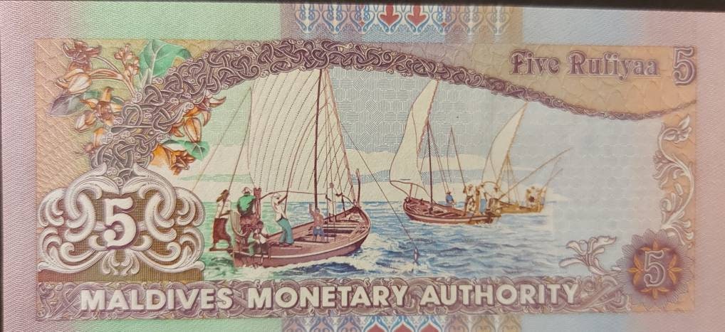 MALDIVES 5 Rufiyaa, P-18e; UNCIRCULATED, 2011; featuring Dhows; Beautiful colors; UV