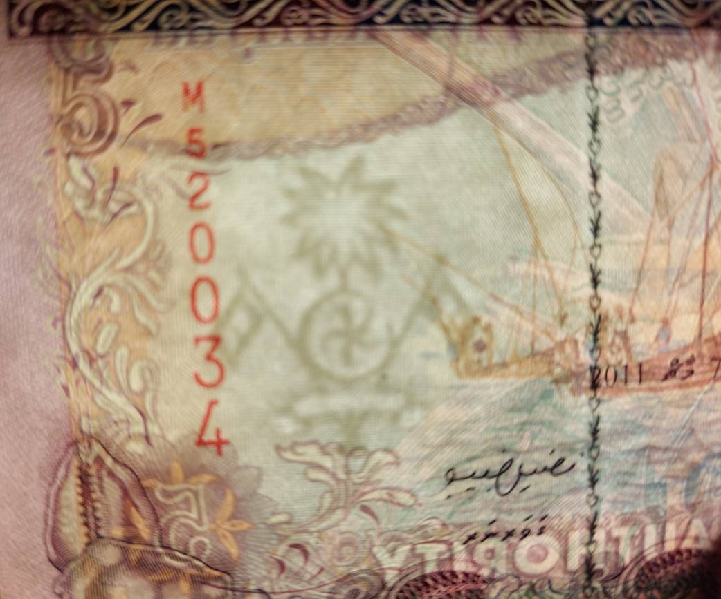 MALDIVES 5 Rufiyaa, P-18e; UNCIRCULATED, 2011; featuring Dhows; Beautiful colors; UV