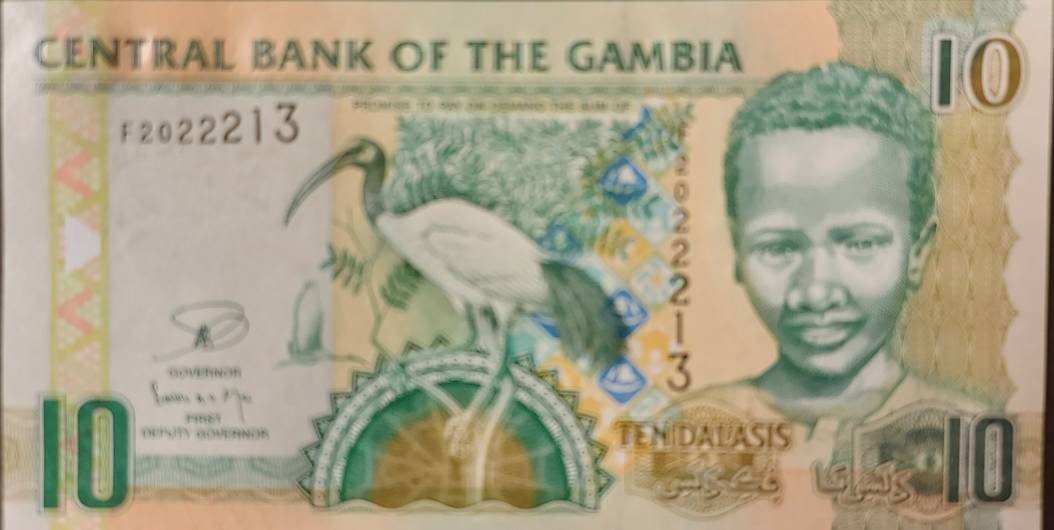 GAMBIA 10 Dalasis Banknote; P -26C, UNCIRCULATED from 2006; Featuring a Sacred Ibis and a CROCODILE Head as Watermark