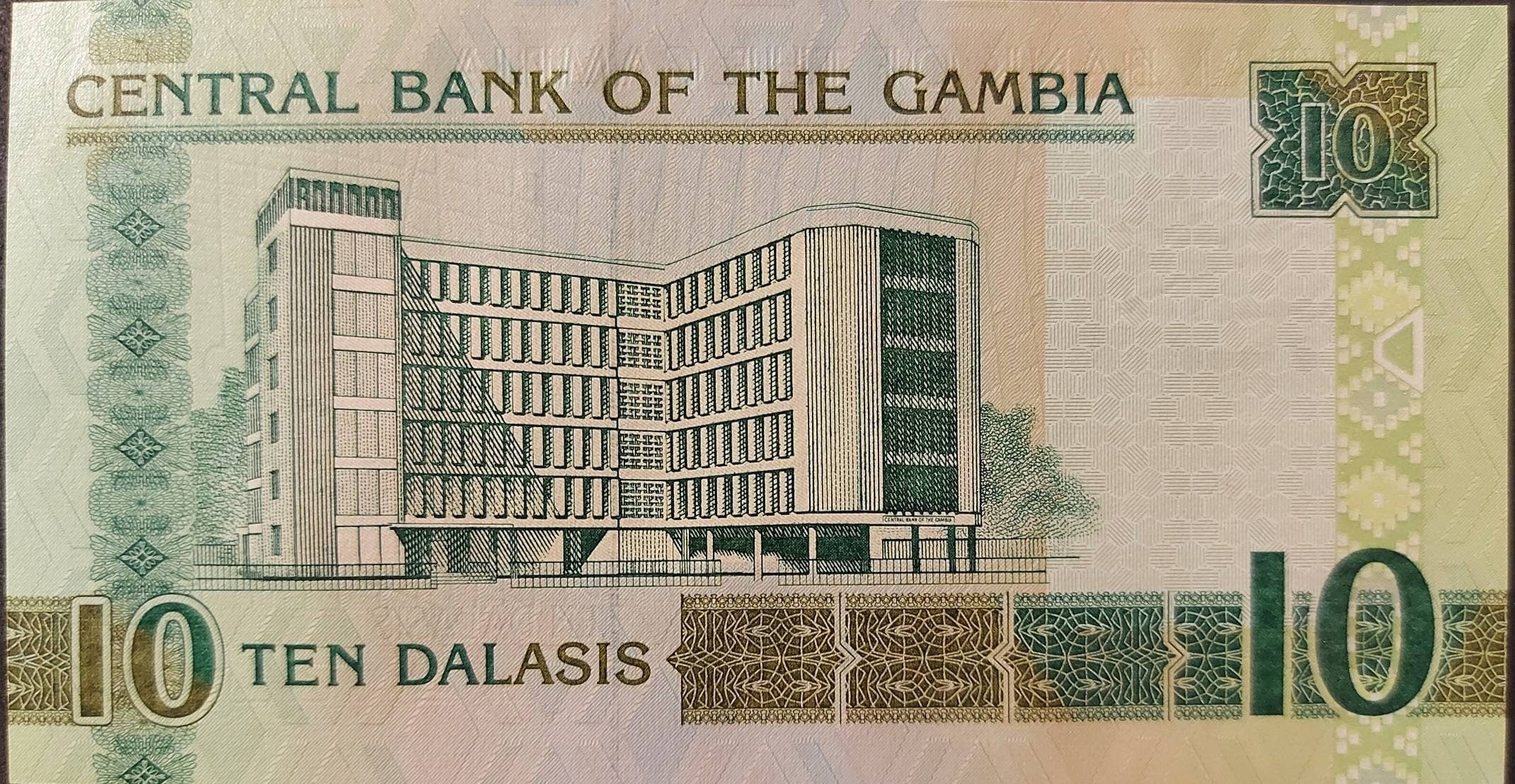 GAMBIA 10 Dalasis Banknote; P -26C, UNCIRCULATED from 2006; Featuring a Sacred Ibis and a CROCODILE Head as Watermark