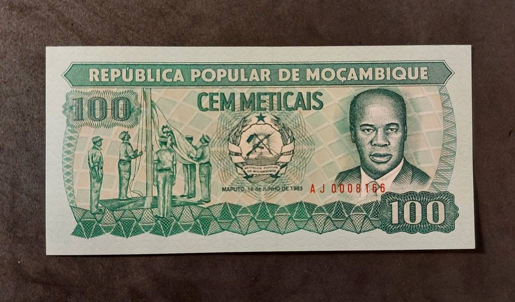 MOZAMBIQUE 100 Meticais Banknote; P -130a; UNCIRCULATED; 1983; LOW Serial Numbers