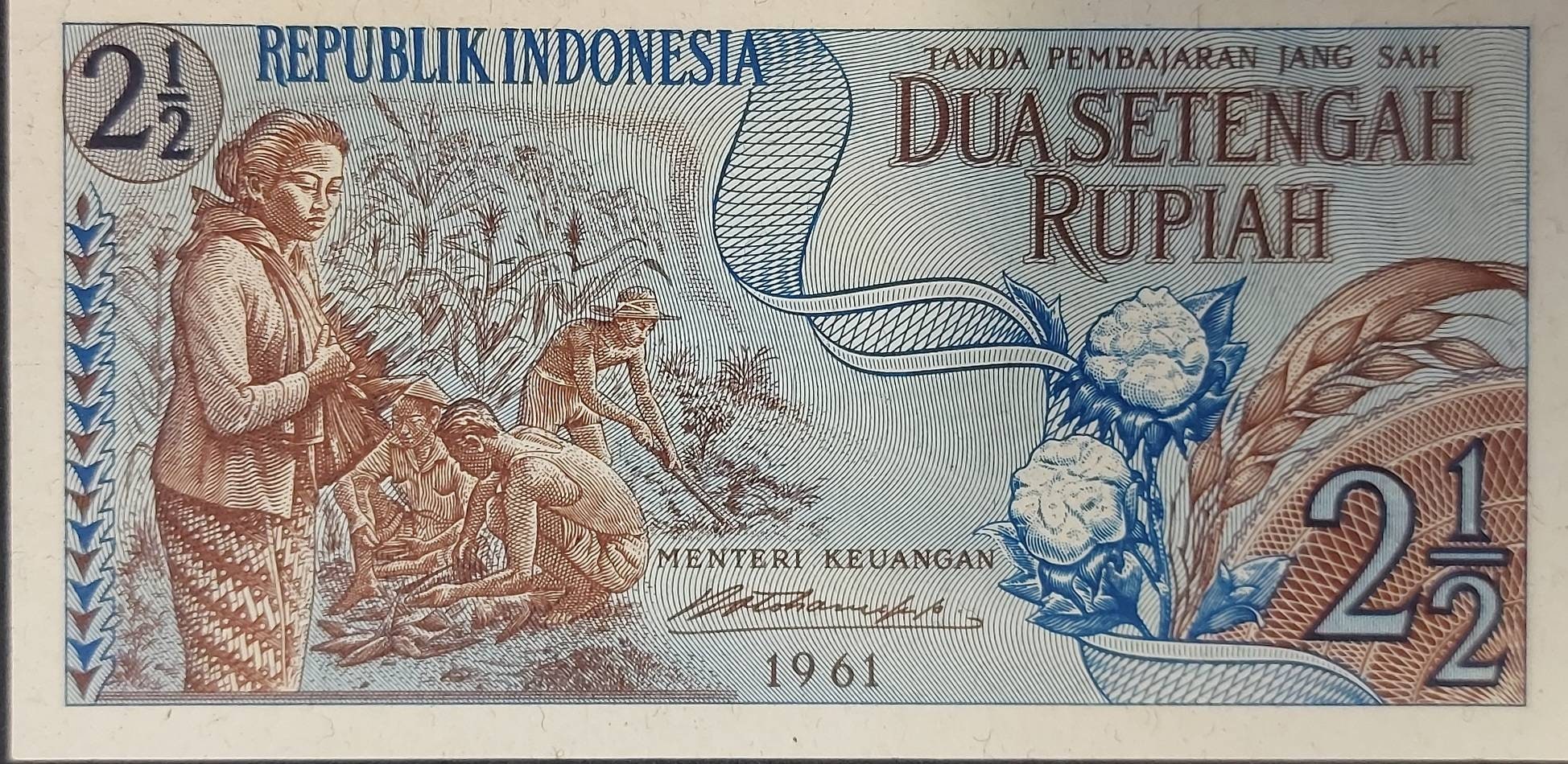 INDONESIA 2 and 1/2 Rupiah, P-79; UNCIRCULATED, 1961; features corn and field workers