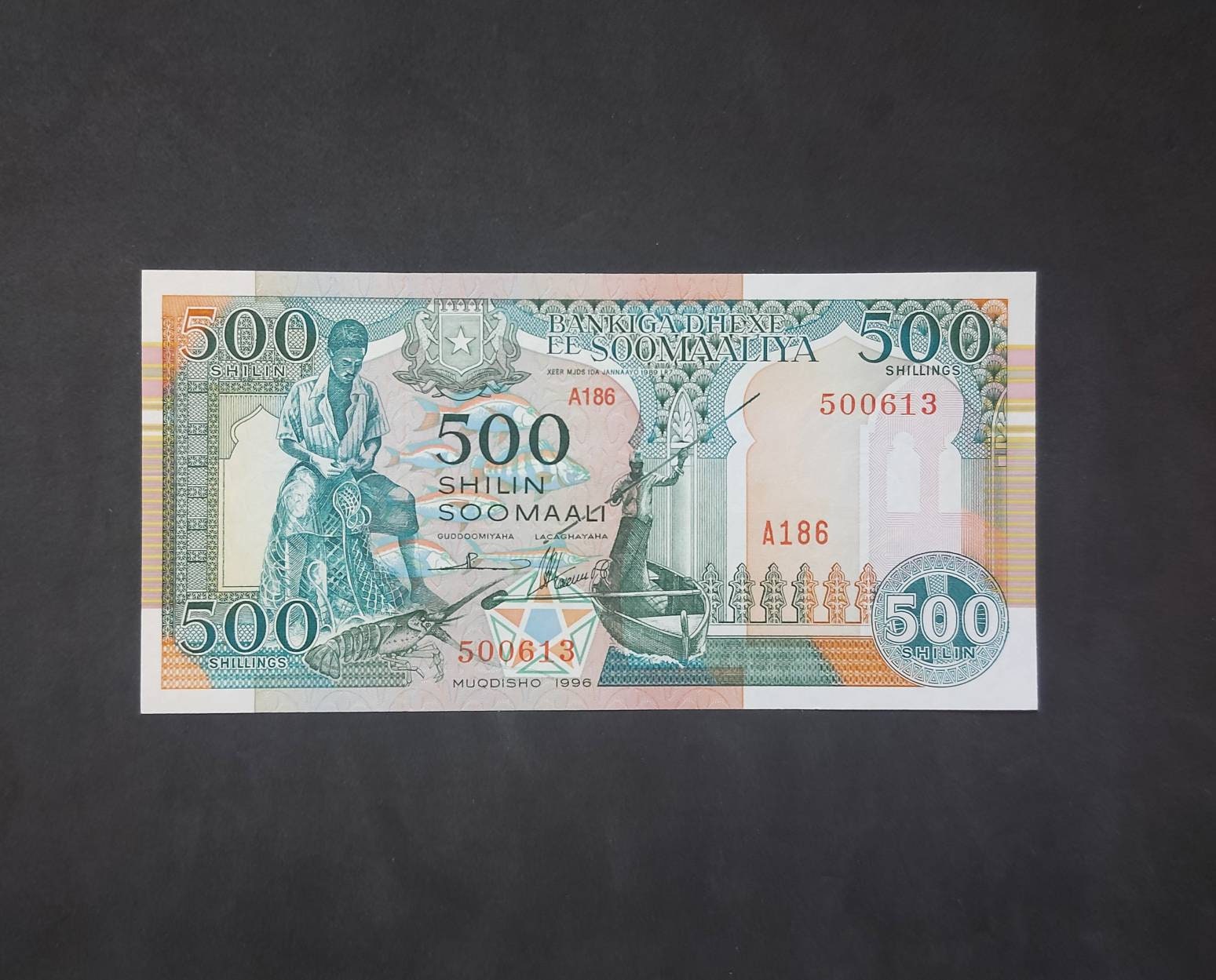SOMALIA 500 Shillings, P-36c, UNCIRCULATED, 1996; features Fishermen and Boat