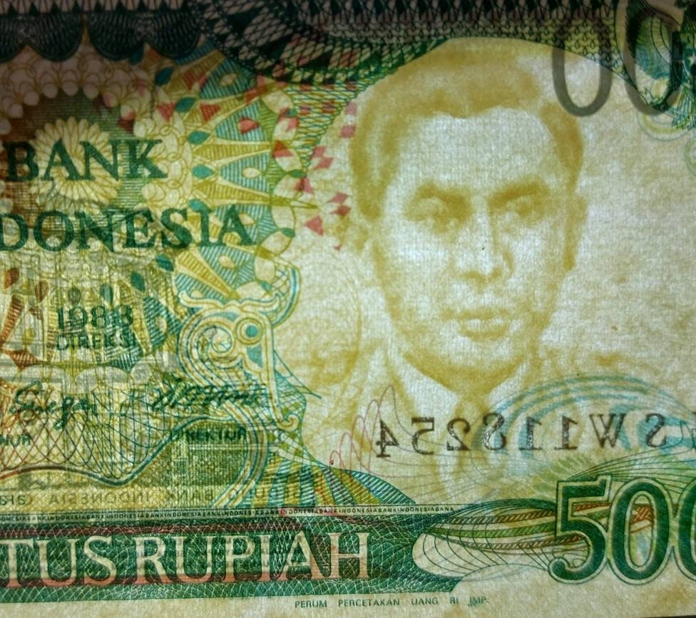 INDONESIA 500 Rupiah, P- 123; CIRCULATED (VF) from 1988; features a Timorese Stag; Bank of Indonesia at back