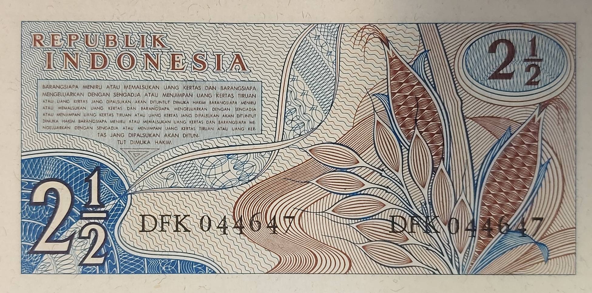INDONESIA 2 and 1/2 Rupiah, P-79; UNCIRCULATED, 1961; features corn and field workers