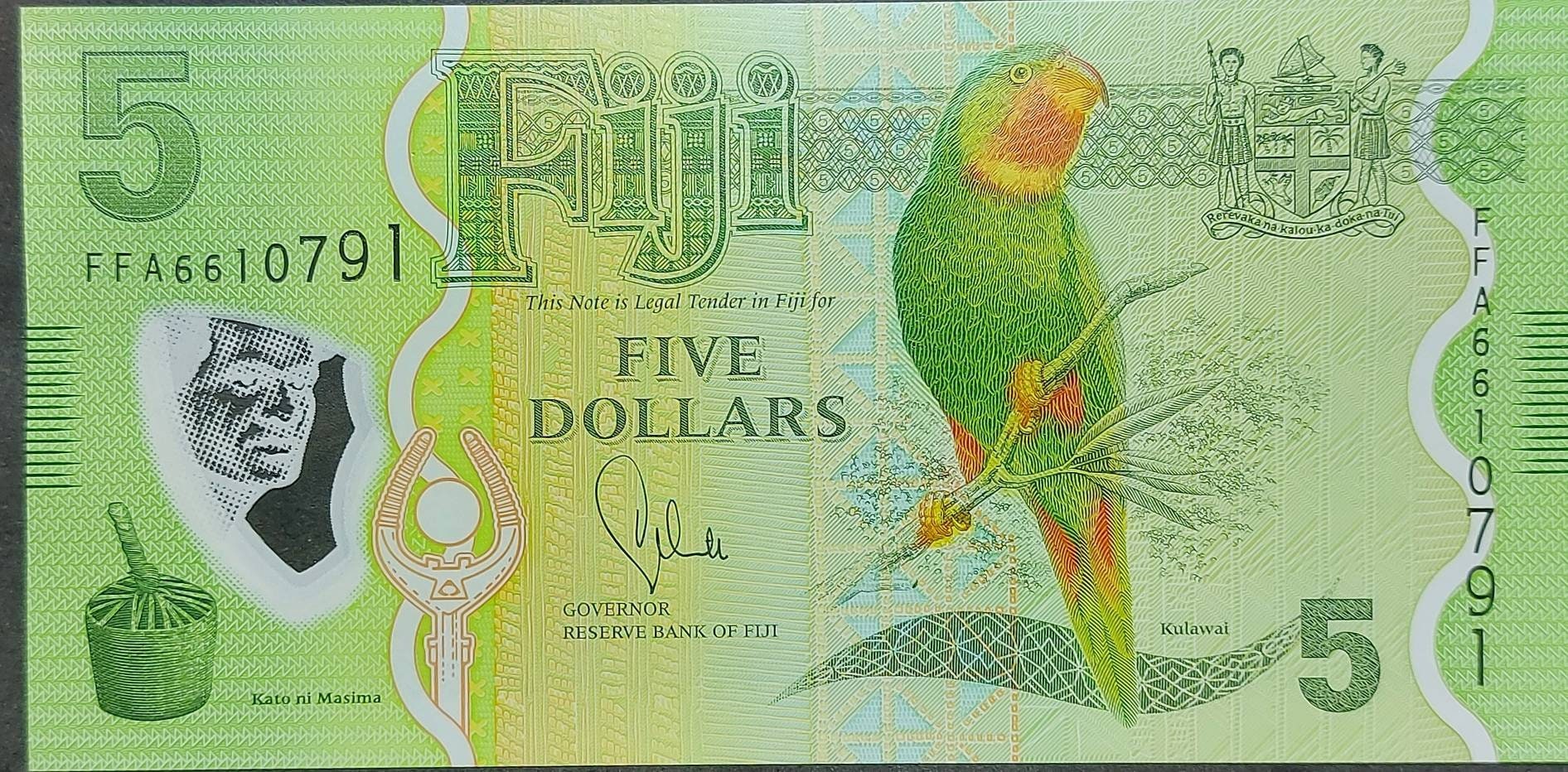 FIJI 5 Dollars Banknote, P- 115; UNCIRCULATED from 2013; features a Lorikeet on front and Crested Iguana on back; POLYMER