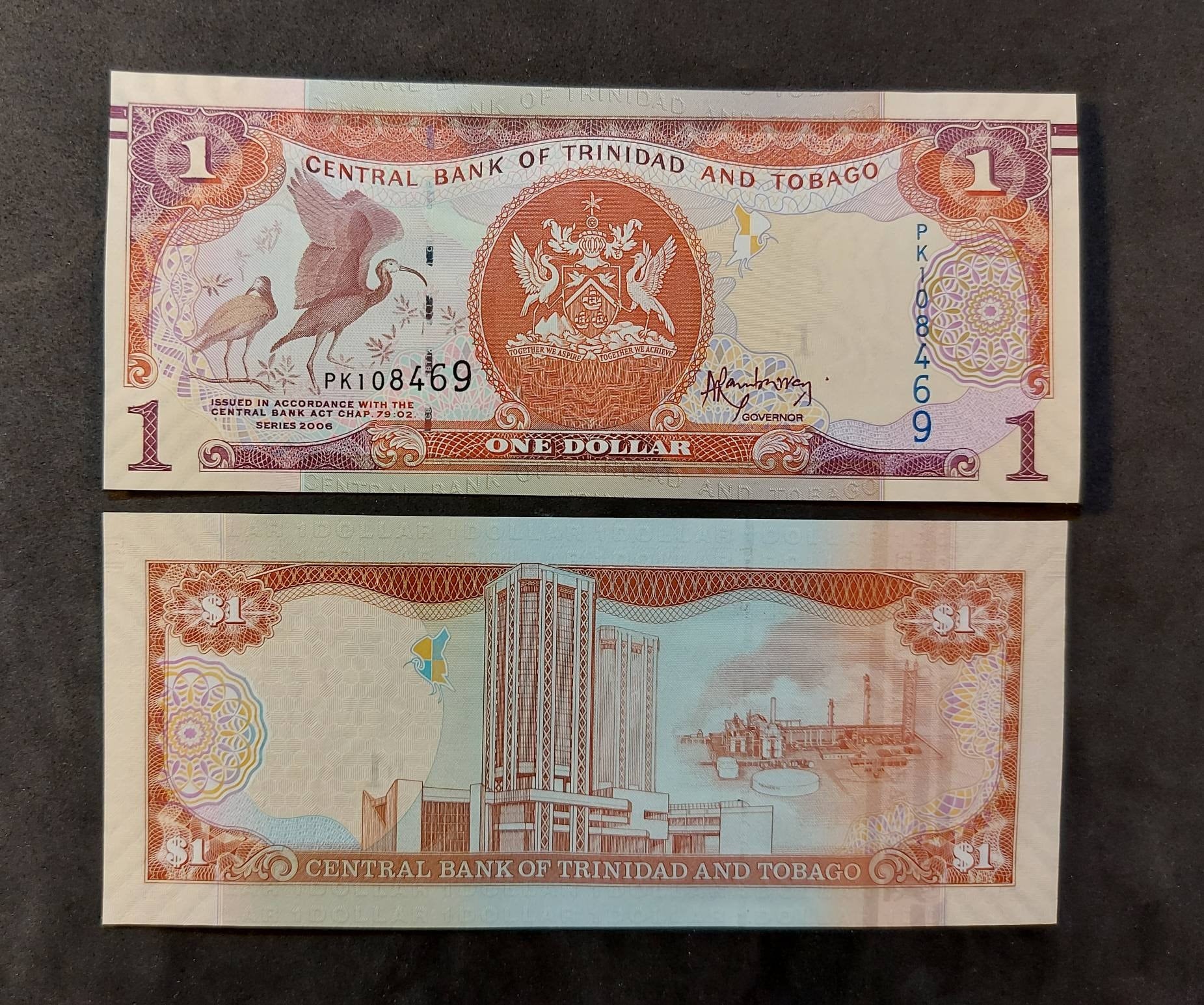 TRINIDAD & TOBAGGO 1 Dollar Banknote; P -46Aa, UNCIRCULATED from 2006; Featuring Scarlet Ibis