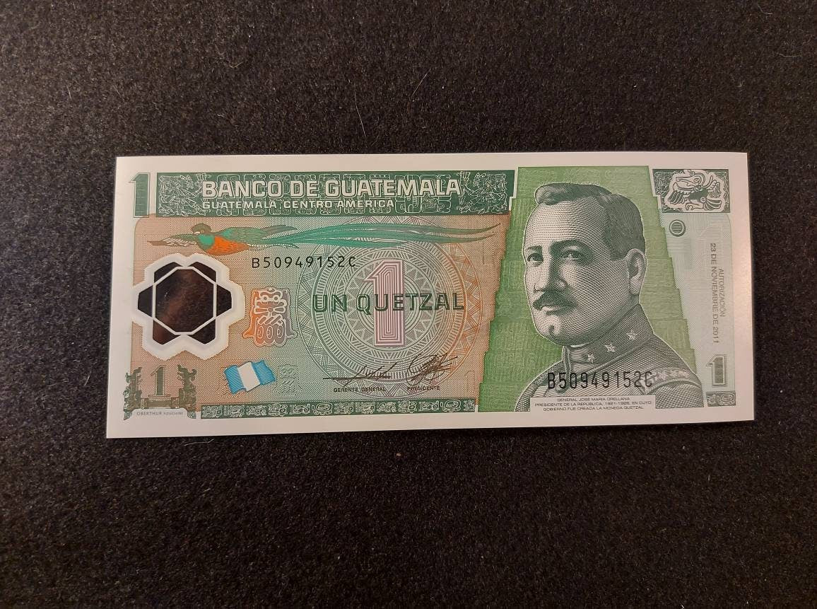 GUATEMALA 1 Quetzals, P-115b; UNCIRCULATED, 2011; features a Bank and the Quetzal Bird; POLYMER