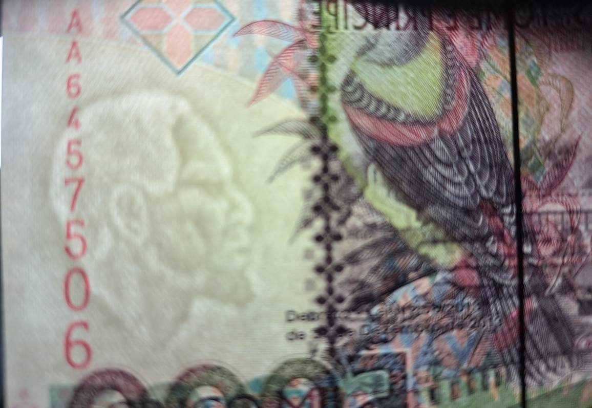 Saint Thomas & Prince 5000 Dobras, P65d; Prefix AA; Uncirculated, 2013; Papa Figo Bird