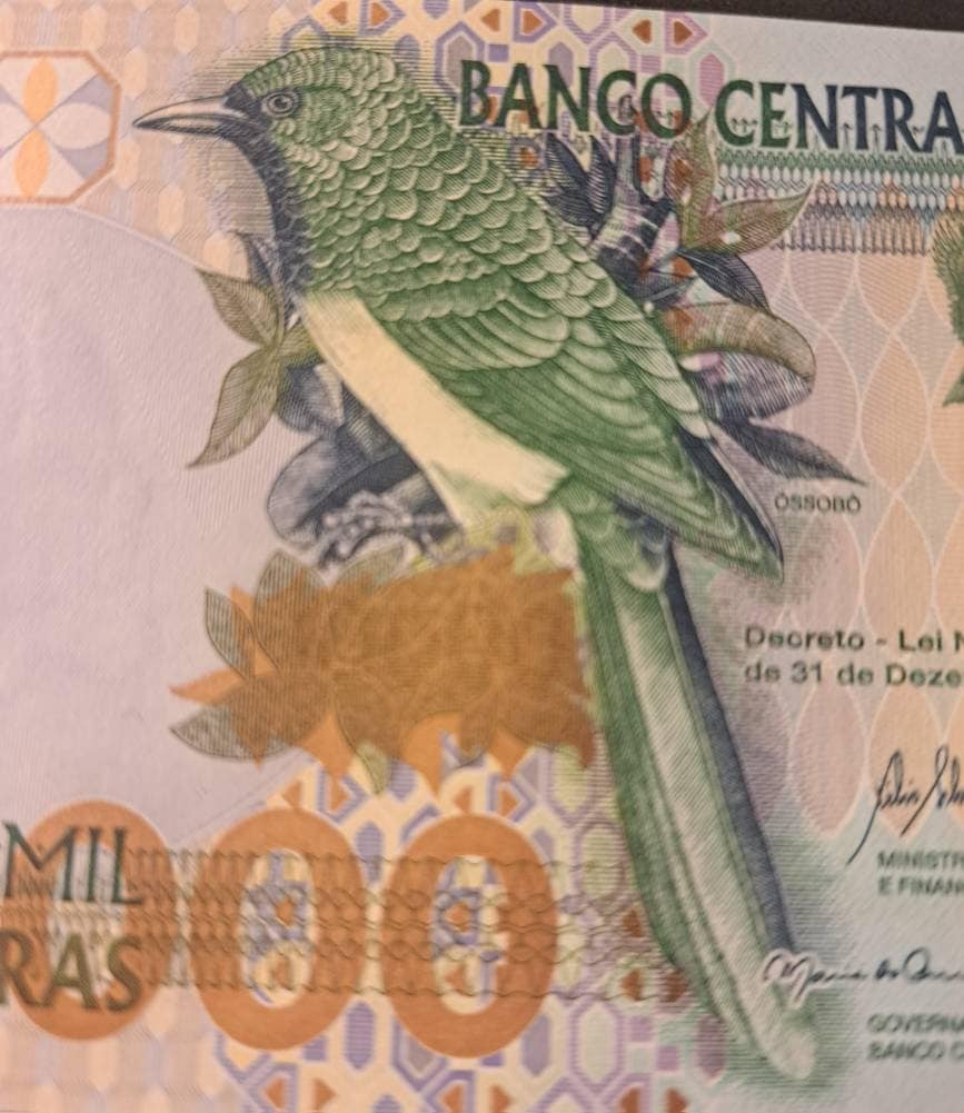 Saint Thomas & Prince 10000 Dobras, P66d; Uncirculated, 2013; Features an Emerald Cuckoo