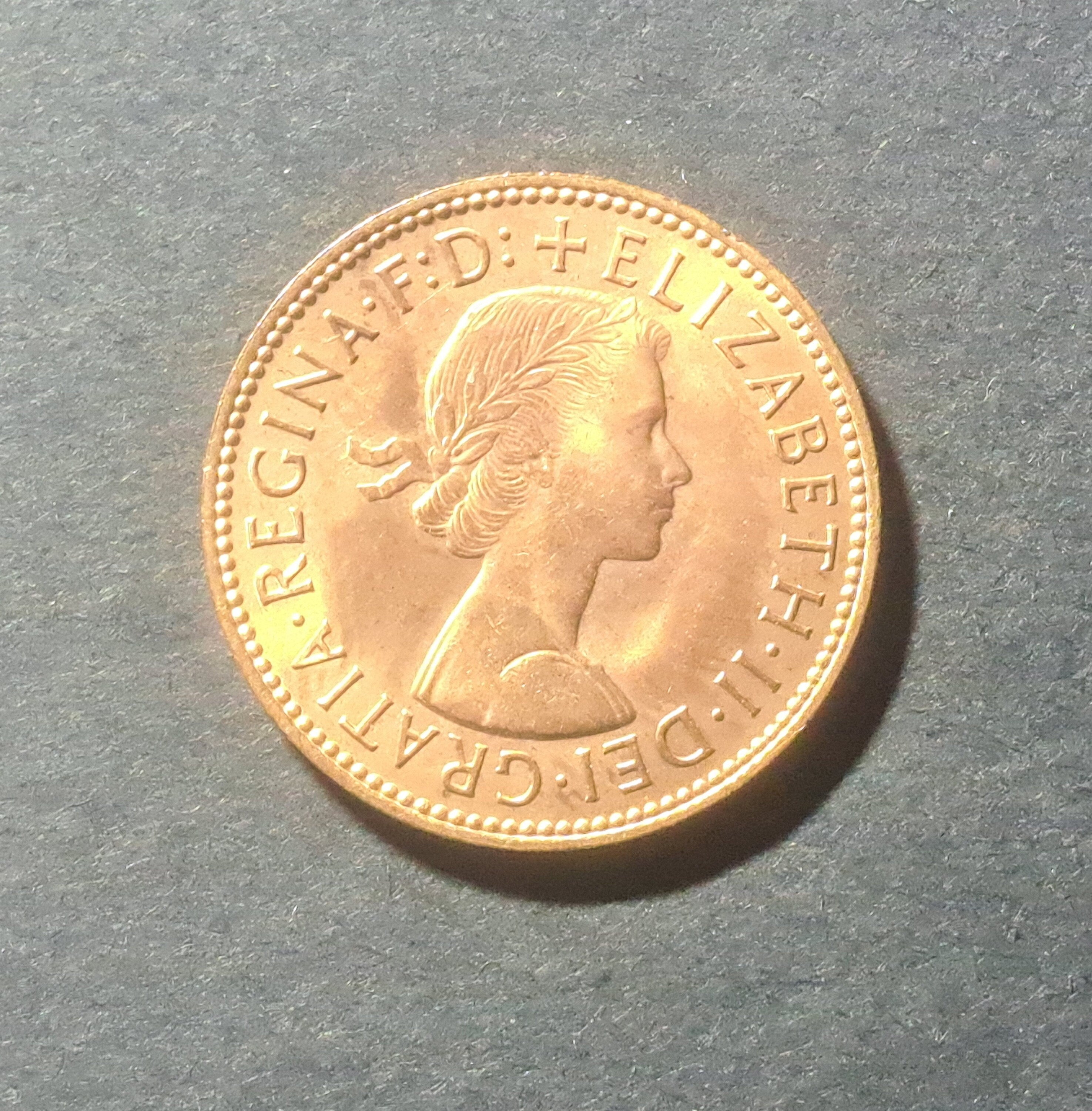 GREAT BRiTAIN 1966 Half Penny Coin; KM896; from Uncirculated Rolls; Queen Elizabeth II and The Golden Hind Ship