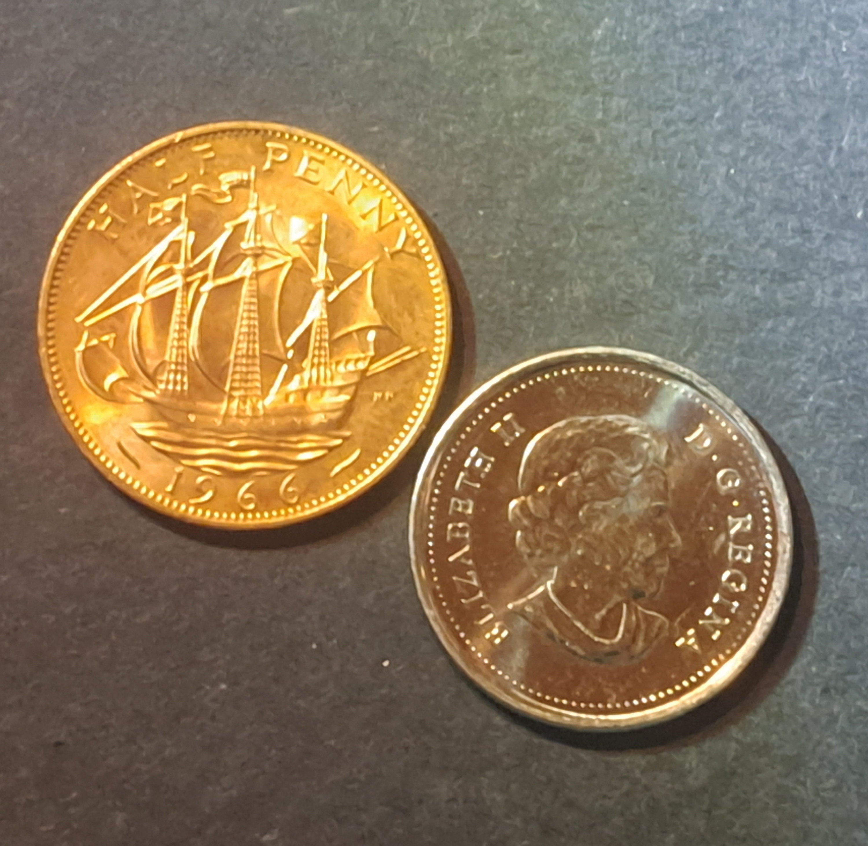 GREAT BRiTAIN 1966 Half Penny Coin; KM896; from Uncirculated Rolls; Queen Elizabeth II and The Golden Hind Ship