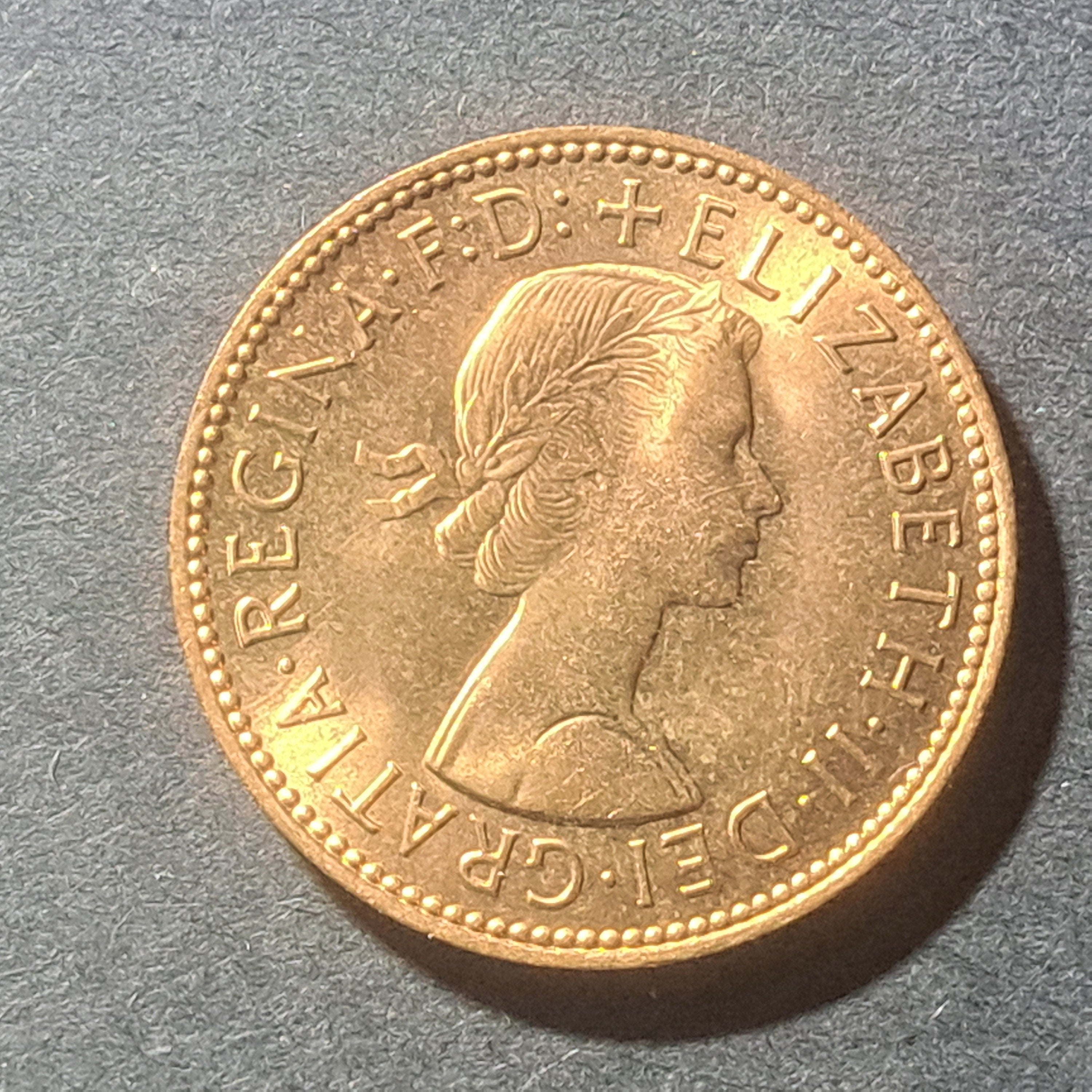GREAT BRiTAIN 1967 Half Penny, KM896; from Uncirculated Rolls; Queen Elizabeth II and The Golden Hind Ship