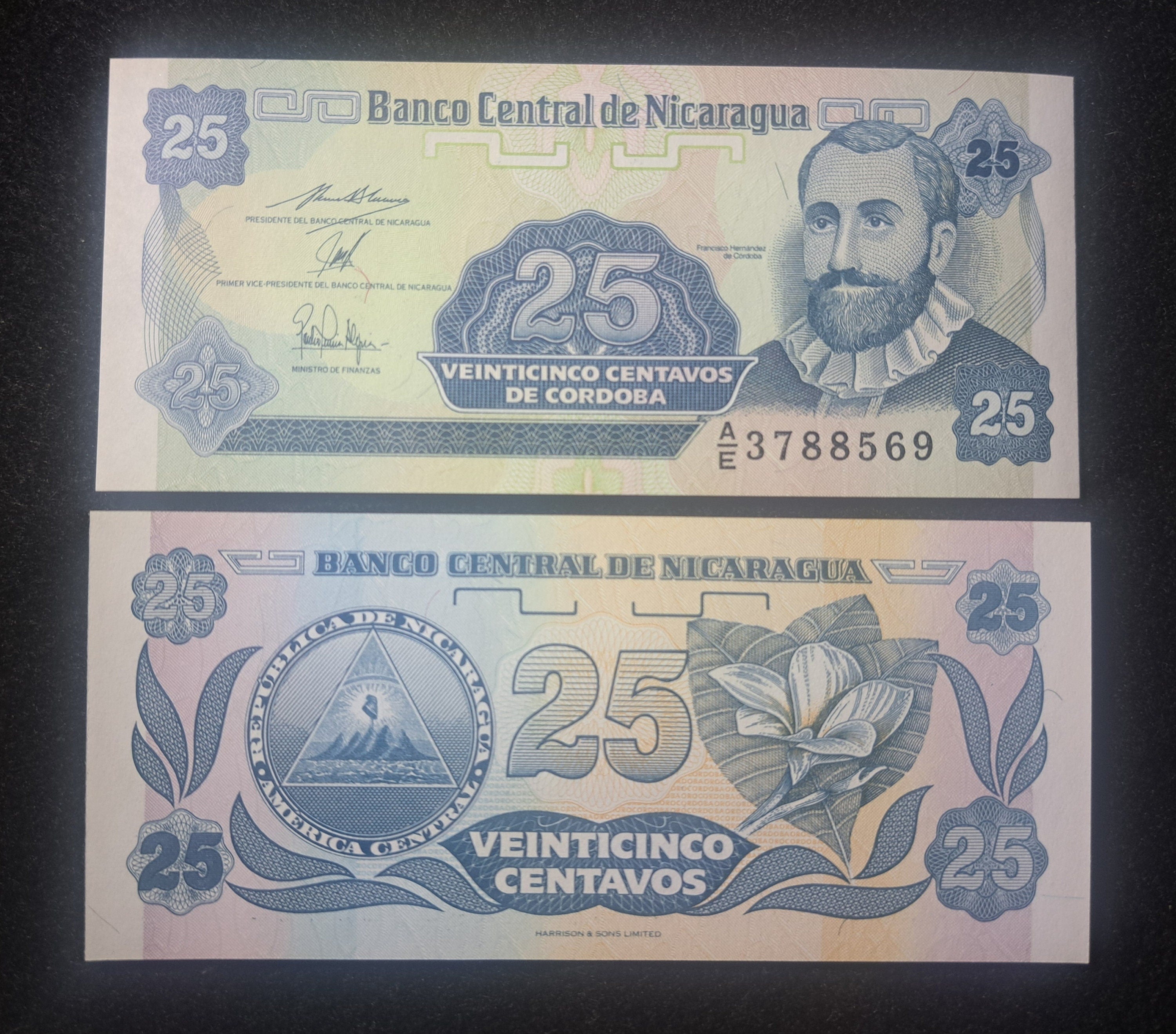 NICARAGUA 25 Centavos, P-170, UNCIRCULATED, 1991; features flowers and Arms symbol