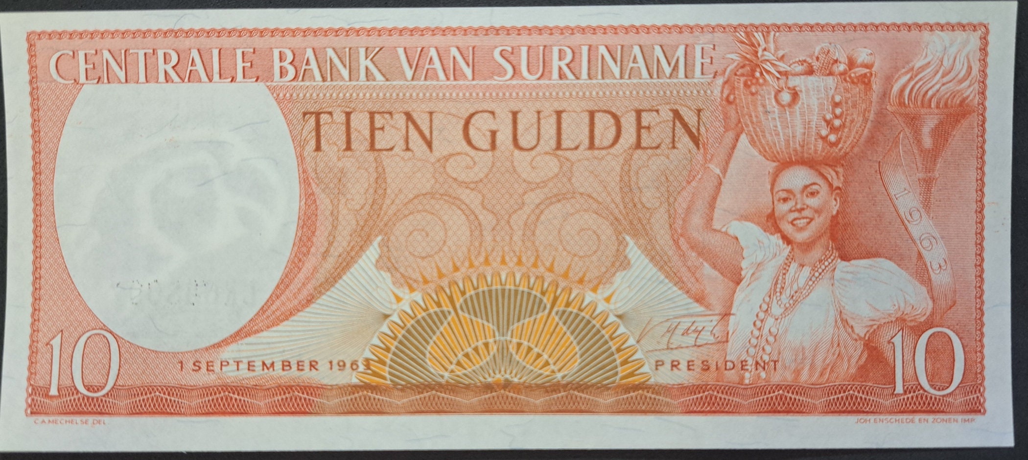 SURINAME 10 Gulden Banknote; P- 121b, UNC; 1963; features a Toucan
