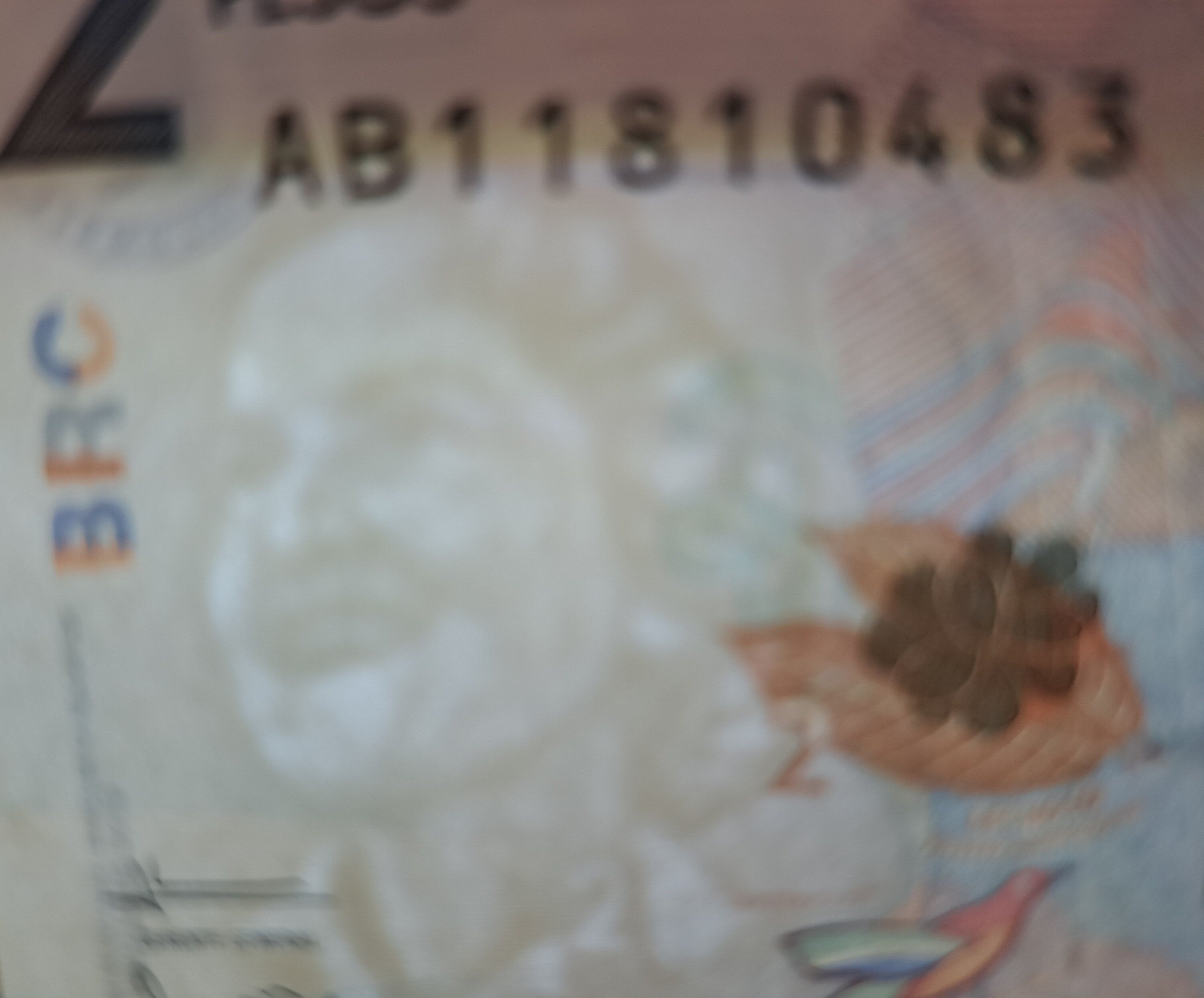 COLOMBIA 2000 Pesos P- 458a UNCIRCULATED from 2015; features birds; Debora Cristales