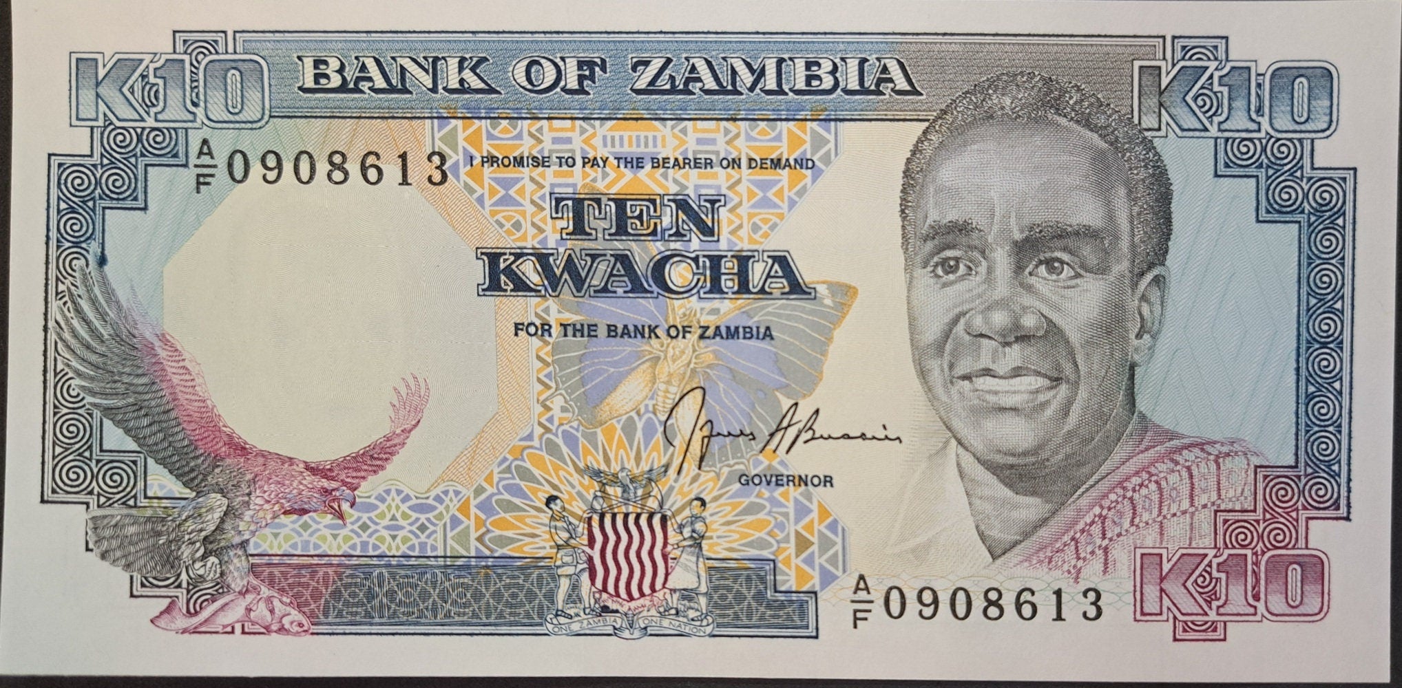 ZAMBIA 10 Kwacha, P-31b, UNCIRCULATED, 1991; Features a Fish Eagle; Giraffe head