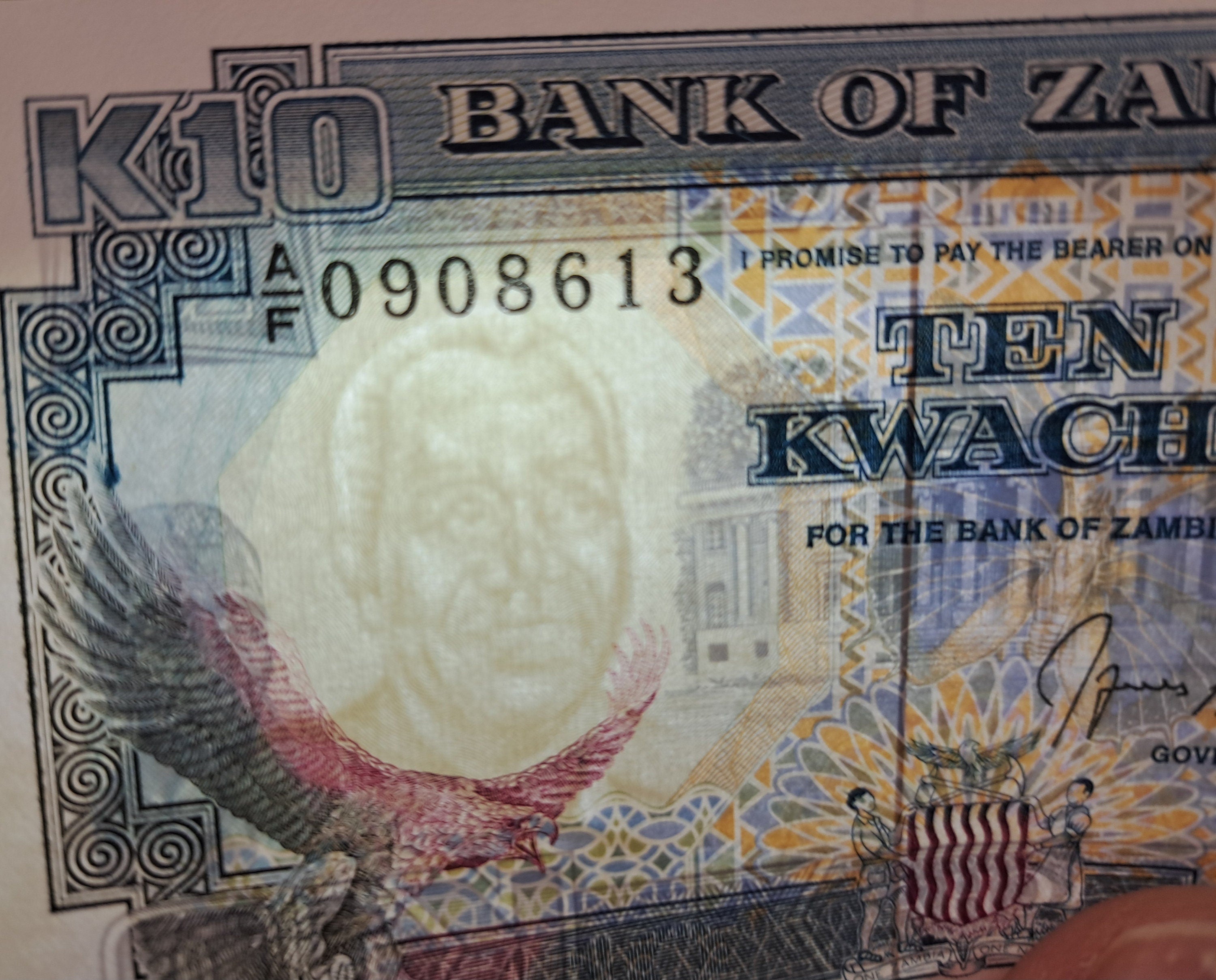 ZAMBIA 10 Kwacha, P-31b, UNCIRCULATED, 1991; Features a Fish Eagle; Giraffe head