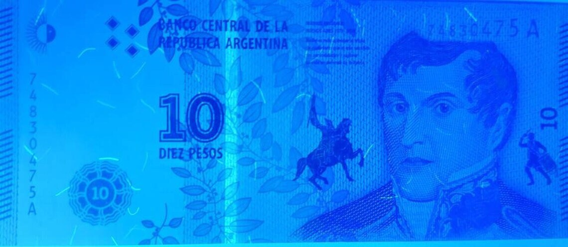Argentina 10 Pesos, P-360; UNCIRCULATED, 2016; features Riders with swords on horses