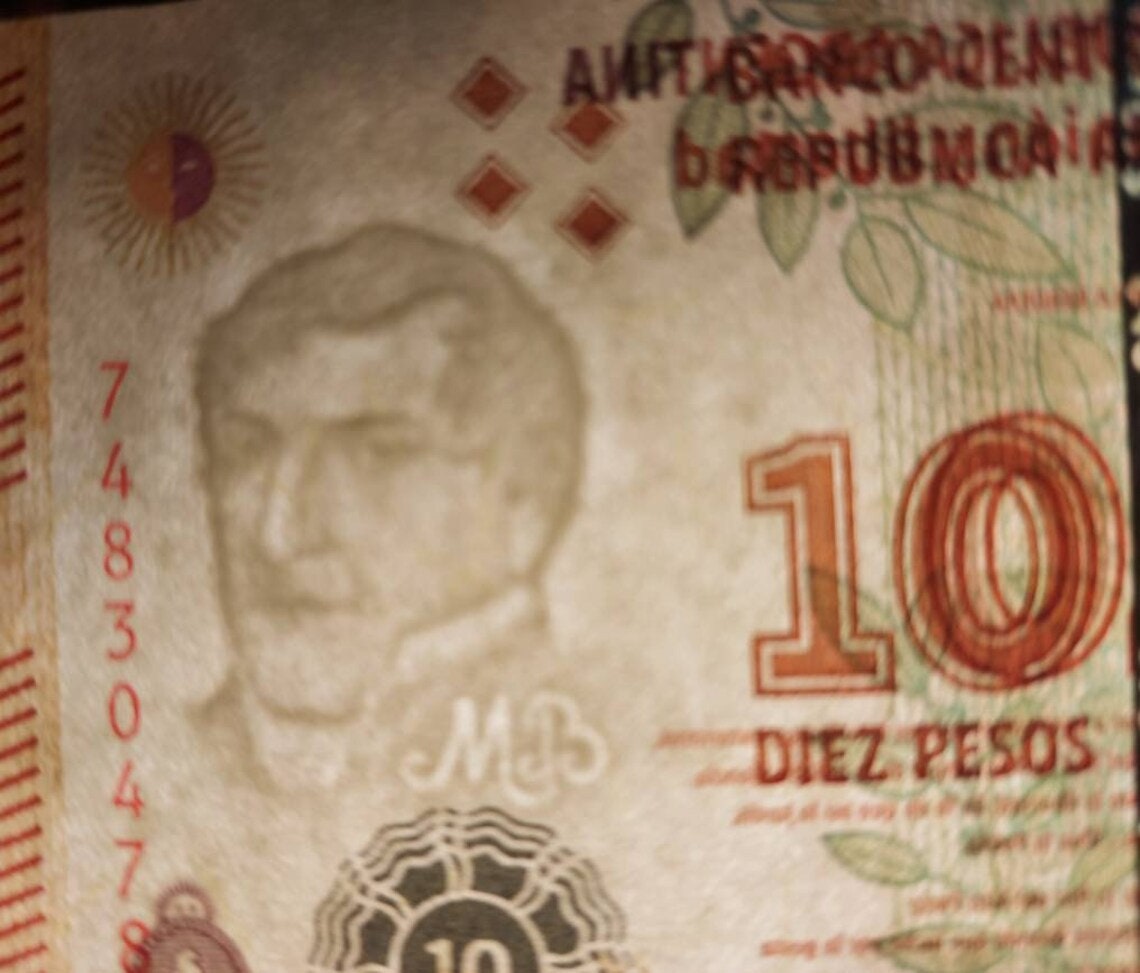 Argentina 10 Pesos, P-360; UNCIRCULATED, 2016; features Riders with swords on horses