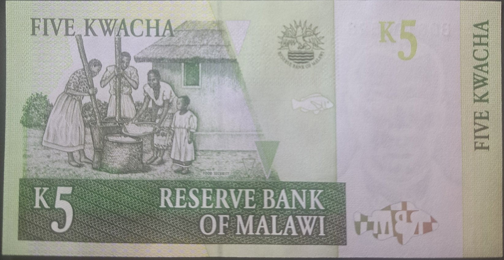 MALAWI 5 Kwacha Banknote; P-36c; UNCIRCULATED; 2005; features villagers working