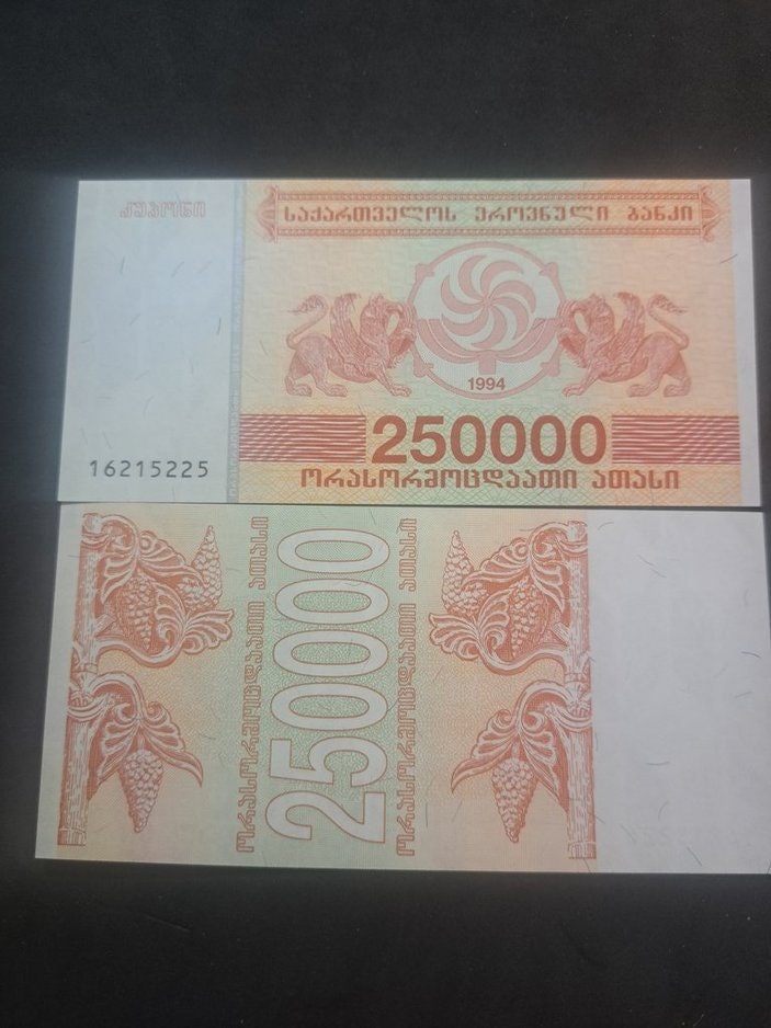 GEORGIA 250,000 Laris, P-50, UNCIRCULATED, 1994; features Griffens
