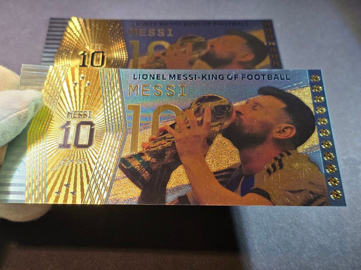 LIONEL MESSI ~ Kissing the World Cup; "King Of Football";  .9999 GOLD FOiL Note; Fan Collectible; Comes in a Collector Display holder